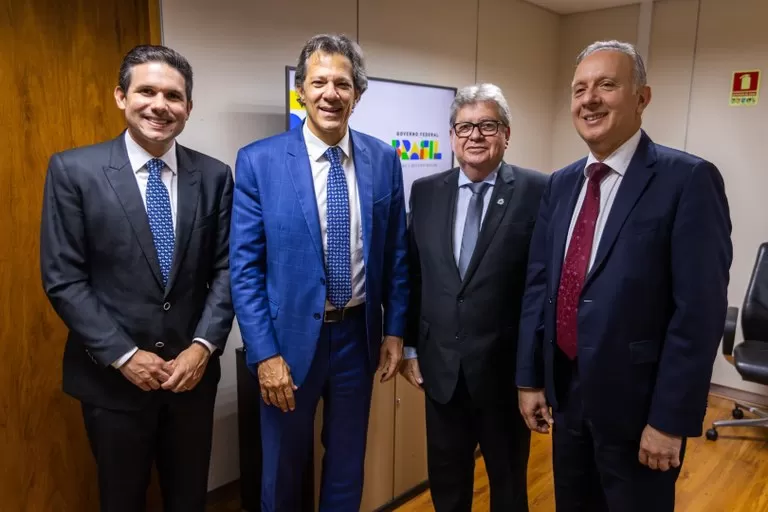Governador João Azevêdo se reúne com ministros (Foto: Divulgação)