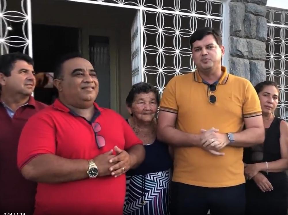 Ao lado de deputado estadual, prefeito Marcos Eron visita casa de apoio de Monte Horebe na capital