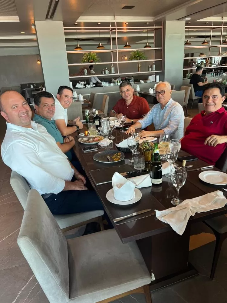 Em João Pessoa, lideranças políticas de São João do Rio do Peixe se reuniram para almoço com o deputado federal Wilson Santiago