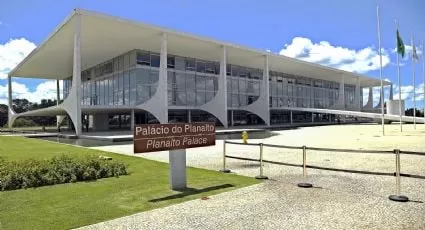 Mulher vai totalmente pelada ao Planalto na tentativa de ver Lula e Alckmin