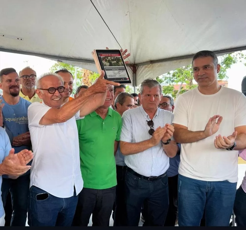Prefeito Cícero Lucena assina ordem de serviço (Foto: Divulgação)
