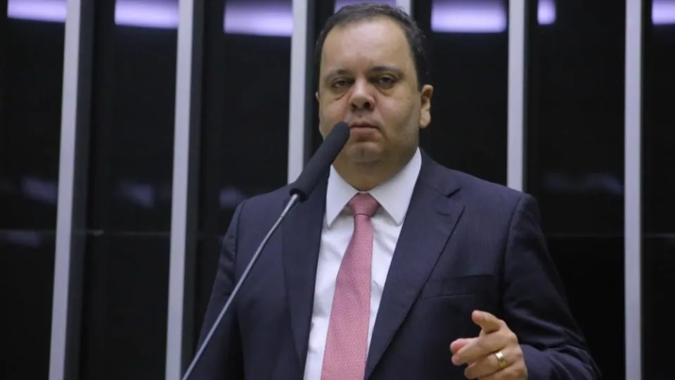 Deputado Elmar Nascimento desiste de candidatura e resolve apoiar Hugo Motta, para presidente da Câmara 