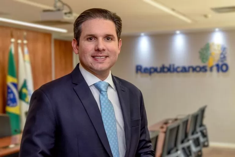 PRD e Solidariedade oficializam apoio a Hugo Motta; paraibano consolida aliança com 14 dos 20 partidos com representantes na Câmara Federal