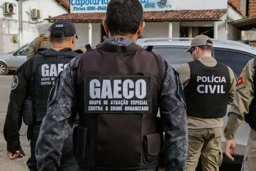 O atual prefeito de Cabedelo, Vitor Hugo (Avante), e o prefeito eleito nas últimas eleições de outubro, André Coutinho