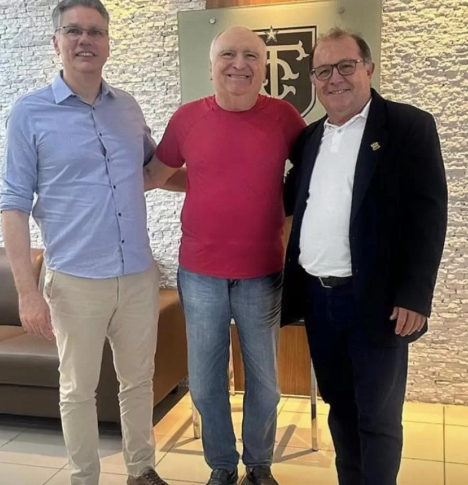 Ceninha Lucena é recepcionado pelo presidente do TCE e recebe doação de uma caminhonete Ranger para a frota de Bonito de Santa Fé