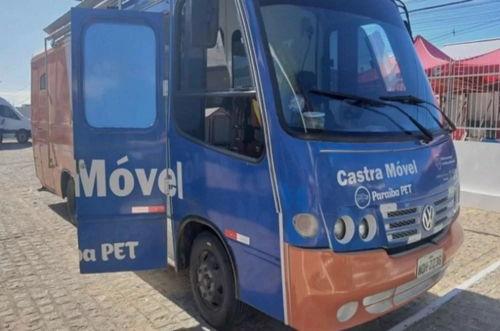 Castra Móvel inicia atendimento em Cajazeiras para controlar superpopulação animal e prevenir zoonoses, afirma Chico Mendes