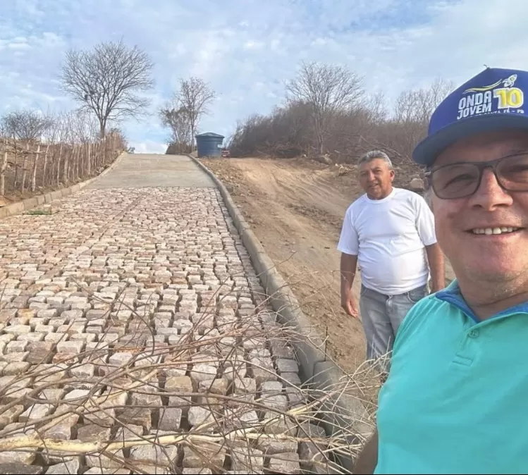 Prefeito Ceninha Lucena visita obras (Foto: Divulgação)