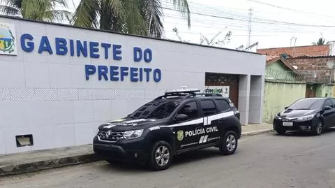Polícia Civil cumpriu mandado de busca e apreensão no gabinete do prefeito (Foto: Divulgação/MPCE)