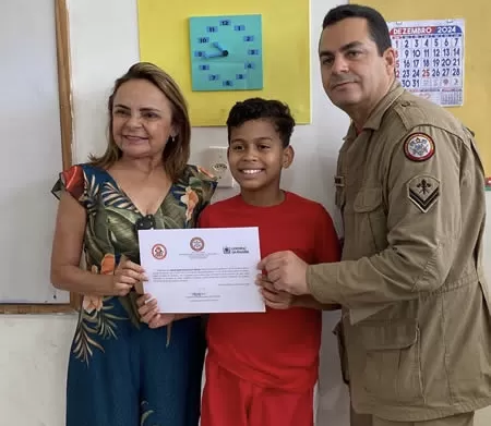 Secretaria de Educação e CBMPB realizam encerramento do Curso Bombeiro Mirim na EMEIF Irapuan de Vasconcelos