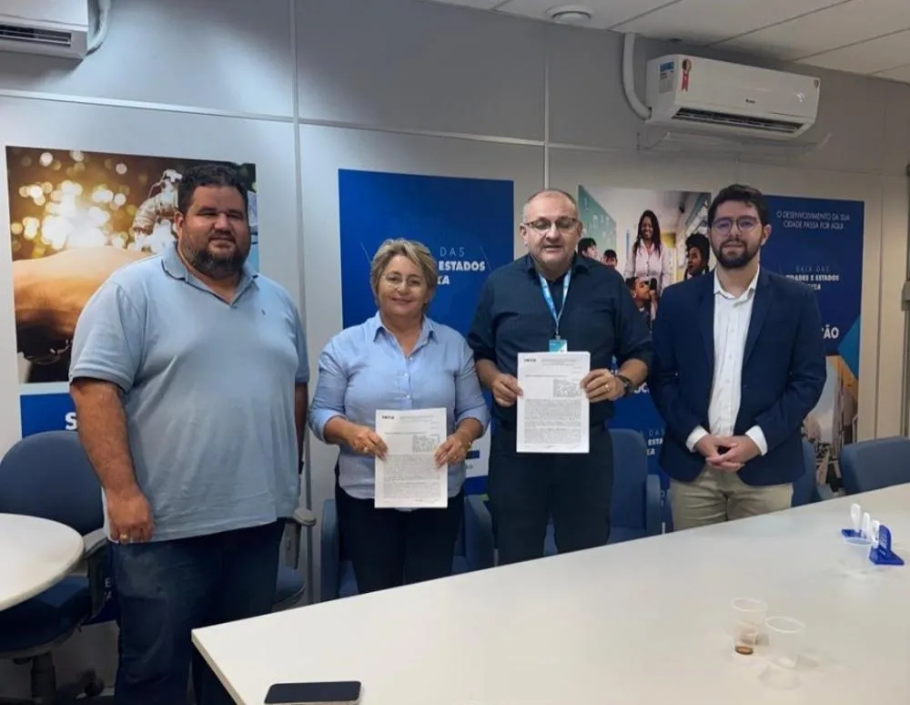 Prefeita Leninha Romão assina contrato com a Caixa no valor superior a 32 milhões de reais, para a realização de obras de saneamento em Uiraúna