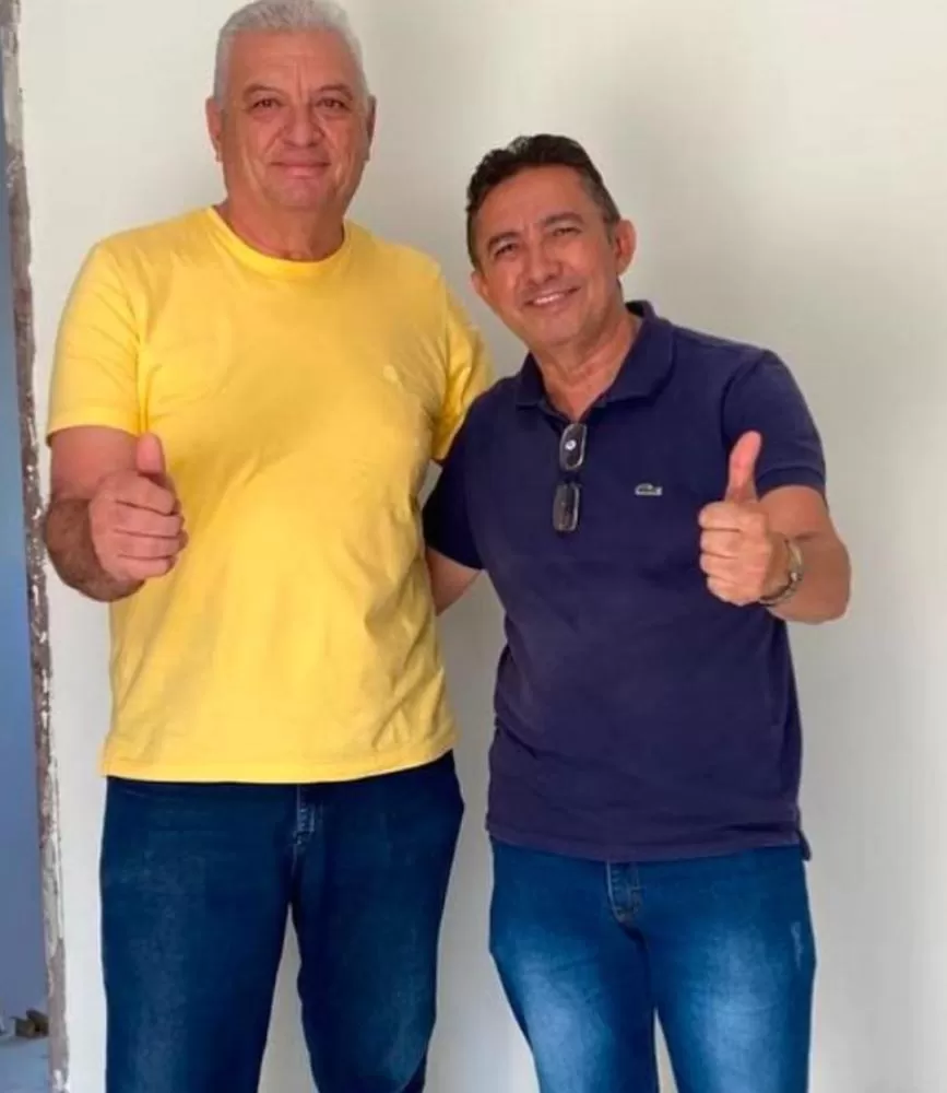 Ao lado do ex-prefeito Neneca Tavares, presidente Itamar de Adonis acompanha obras de instalações do Centro Administrativo da Câmara do Barro