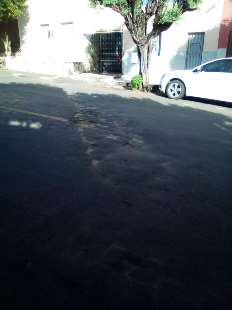 Buraco em frente à escola Socorro Falcão causa perigo de acidentes no Barro (Foto Tribuna10)