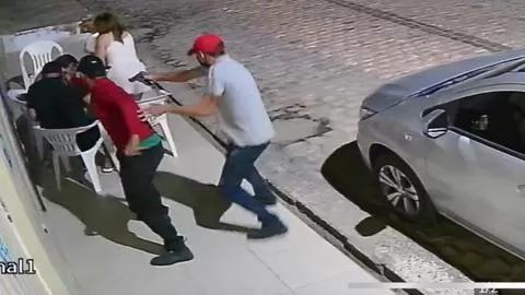 Câmeras de segurança registraram o momento do crime (Foto: Divulgação)