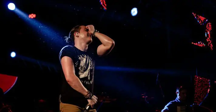 Com o tiroteio, o show do Safadão foi interrompido. Conforme a assessoria do cantor,