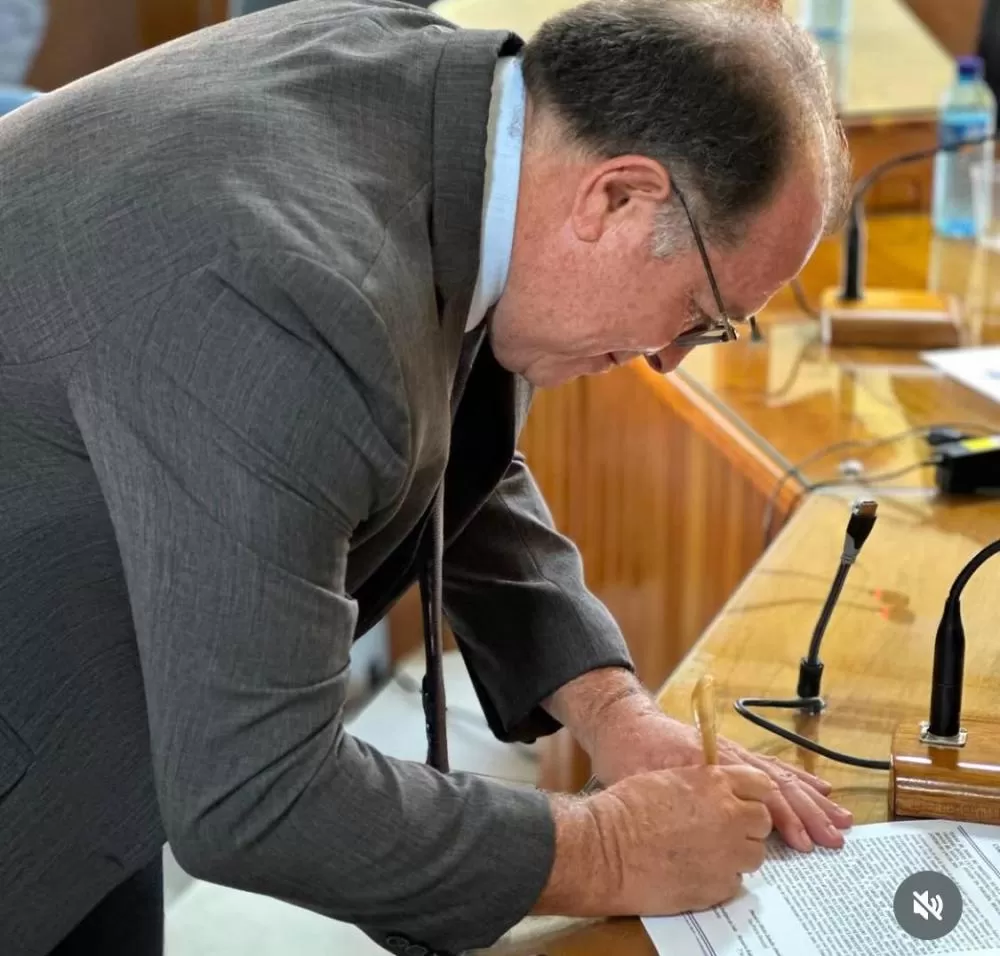 Ceninha Lucena fala de gratidão e responsabilidade ao tomar posse como prefeito reeleito de Bonito de Santa Fé