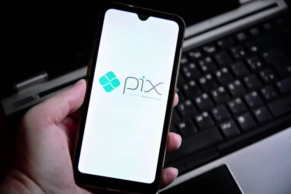 Instrução Normativa da Receita Federal leva estabelecimentos a rejeitarem Pix e cartões, gerando retrocesso no comércio