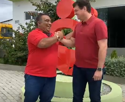 Deputado estadual Taciano Diniz visita obras ao lado do prefeito Marcos Eron 