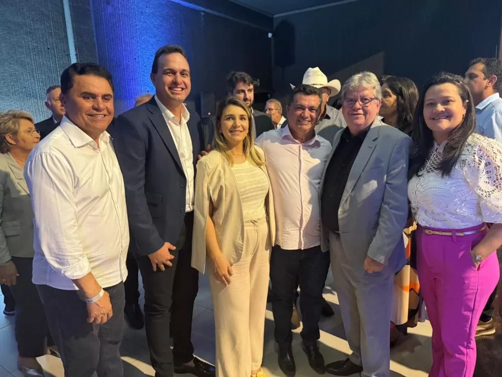 Prefeito Luiz Claudino comemora inclusão de rodovia da Bandarra e da adutora do Umari no programa de obras do Governo do Estado para 2025