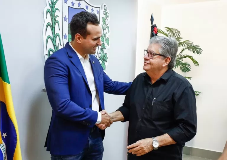 João Azevêdo revela que se sair para disputar Senado, Lucas Ribeiro será candidato ao Governo e dará continuidade ao trabalho