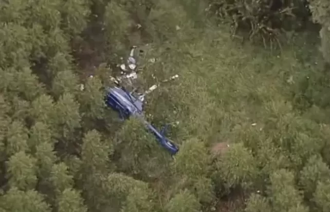 Helicóptero cai em Caieiras, na Grande São Paulo (Foto: Reprodução/TV Globo)