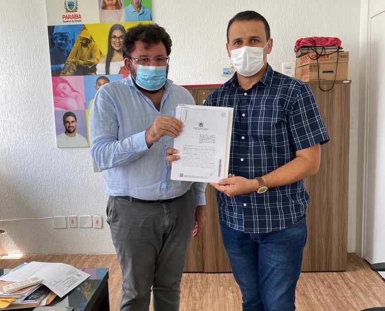 Prefeito de Bernardino Batista assina convênio de quase R$ 700 mil para construir ginásio no Distrito de Antonio Paulo