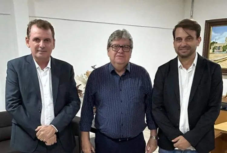 Chico Mendes e Bal comemoram ordem de serviço (Foto: Divulgação)