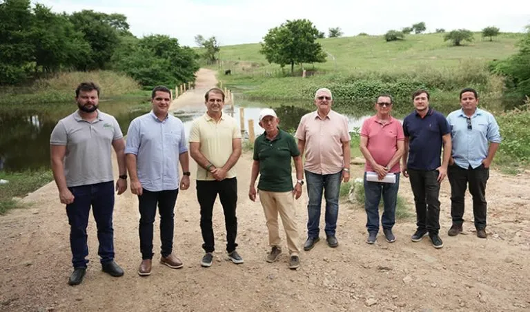 Bal Lins visita local onde será iniciada ponte sobre o Rio Piranhas (Foto: Divulgação)