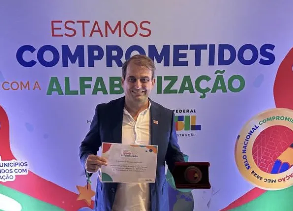 Prefeito Bal Lins recebe ‘Selo Ouro ‘ do Compromisso Nacional com a Alfabetização, em Brasília