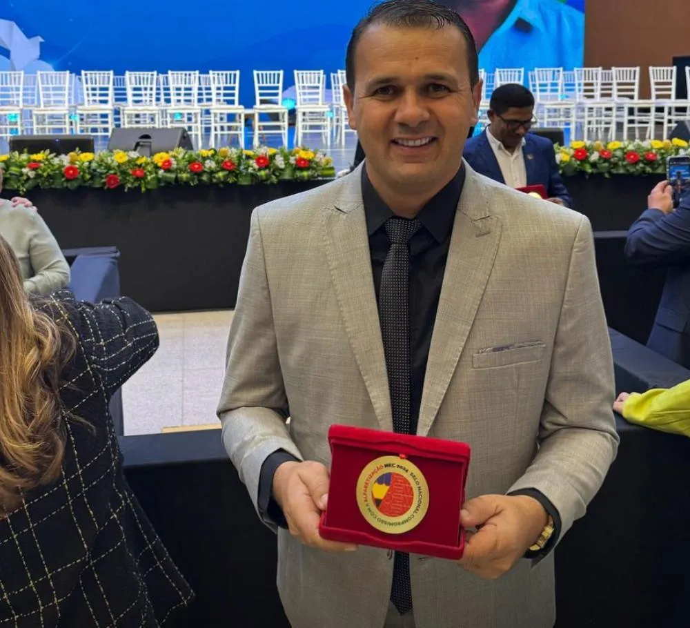 Bernardino Batista se destaca na educação e prefeito Aldo Andrade recebe Selo Ouro em Brasília