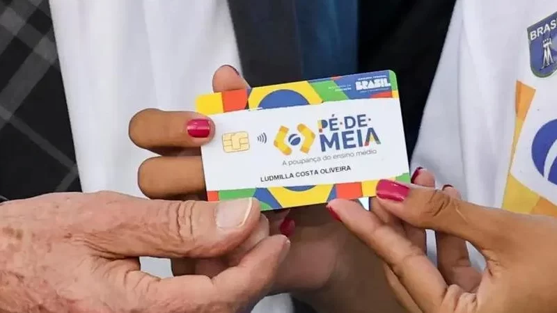 Pé-de-Meia será pago ainda neste mês, diz ministro da Educação