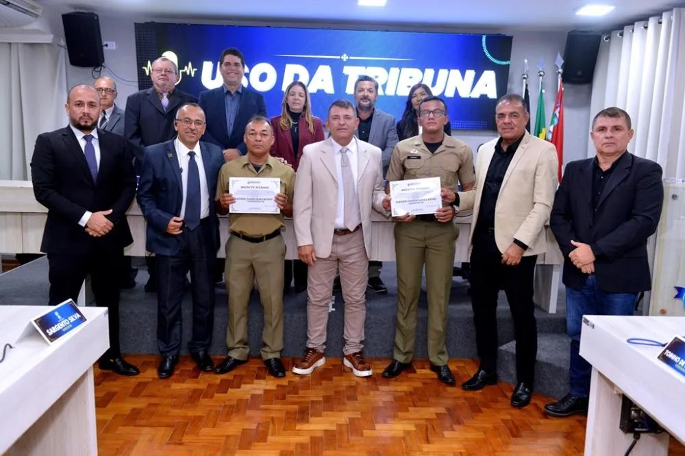 Câmara Municipal de Monteiro homenageia policiais (Foto: Divulgação)