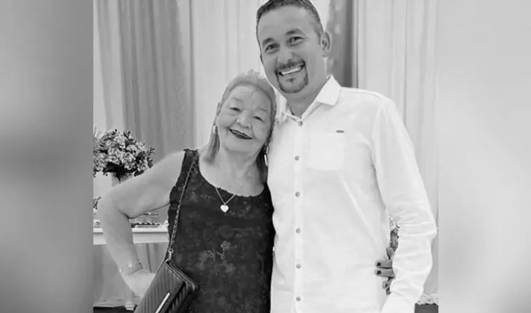 Dona Gracinha ao lado do seu filho, vereador Helinho (Foto: Divulgação)