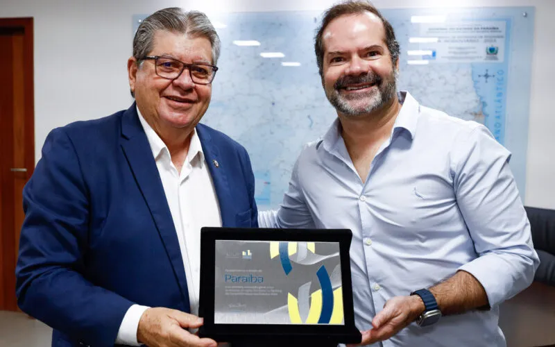 Governador João Azevêdo recebe reconhecimento do CLP (Foto: Francisco França)