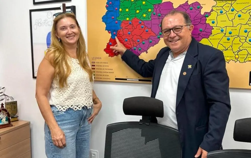 Ceninha Lucena destaca articulação de Hugo Motta para pavimentação de ruas em Bonito de Santa Fé