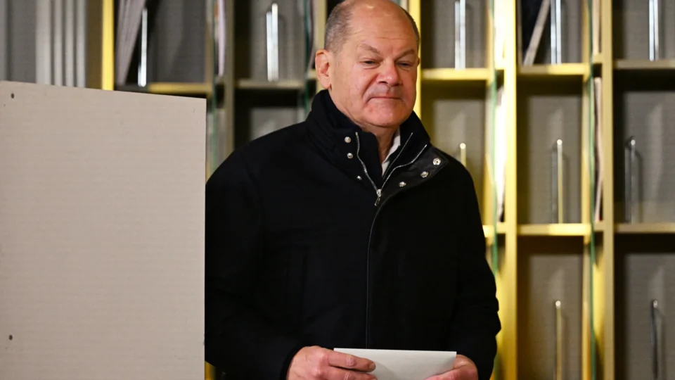 Eleições na Alemanha: conservadores vencem, mas precisam de alianças para governar