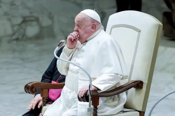 Papa tem noite tranquila e mantém repouso, afirma Vaticano
