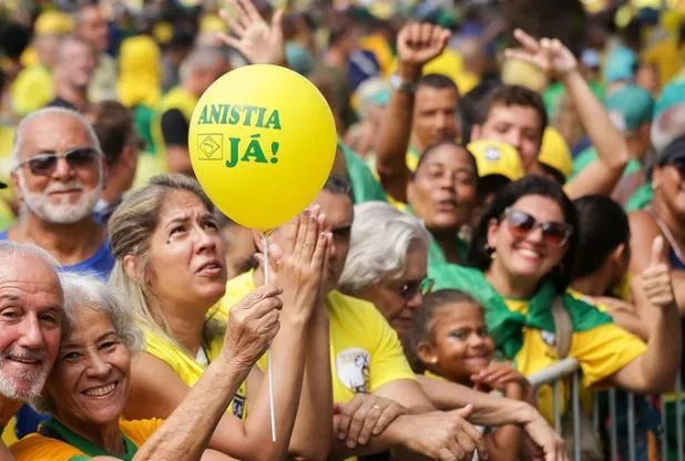 Pelo Brasil, manifestantes e lideranças da direita protestam neste domingo, 16, pela aprovação do projeto que concede anistia 