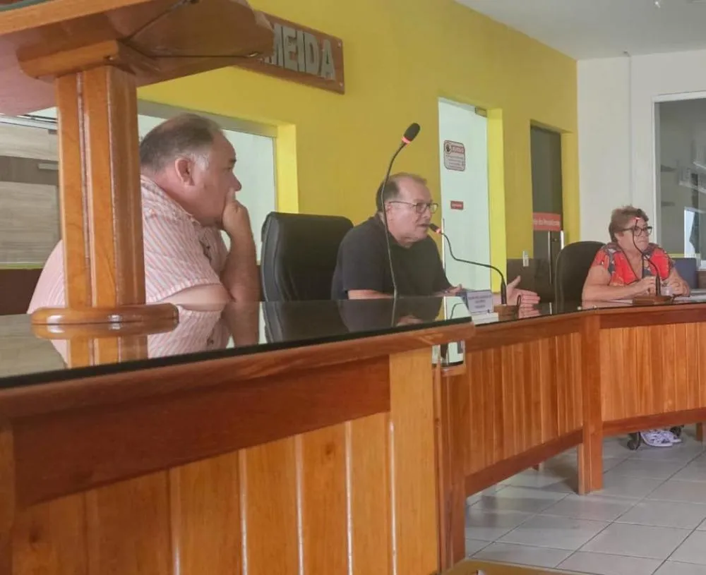 Com o objetivo de garantir transporte escolar de qualidade, Ceninha Lucena se reúne com estudantes do município