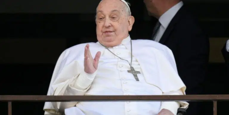 Papa Francisco: equipe médica cogitou parar tratamento diante da gravidade do quadro