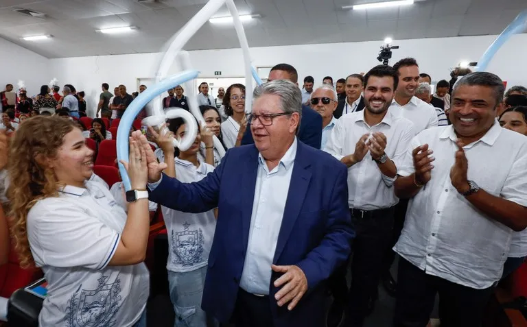 João Azevêdo autoriza investimentos de R$ 17,1 milhões para fortalecer o protagonismo estudantil com ações na Educação e Esporte