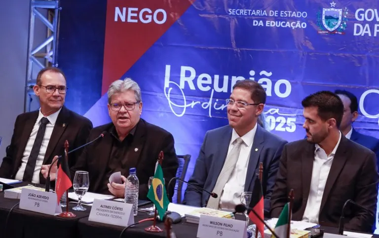 João Azevêdo participa de abertura do Consed e destaca avanços da Educação da Paraíba