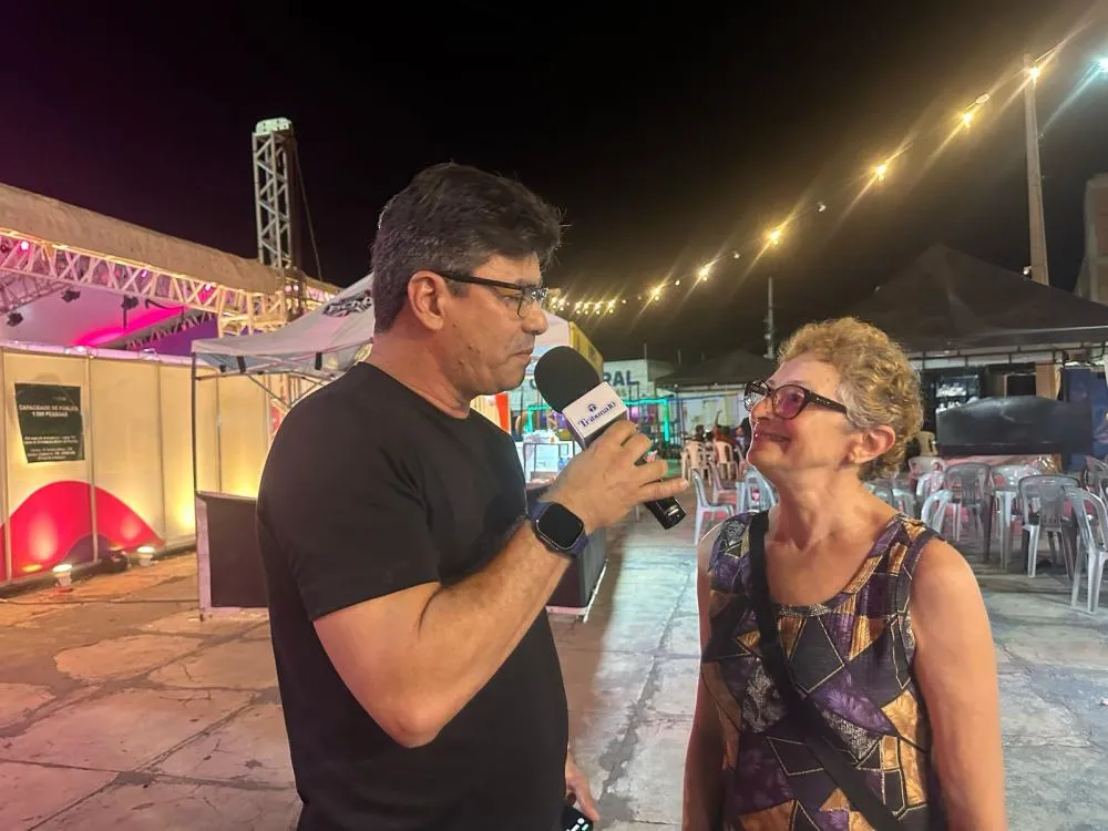 Atriz e diretora Marcélia Cartaxo visita sua terra natal, Cajazeiras e rencontra amigos 