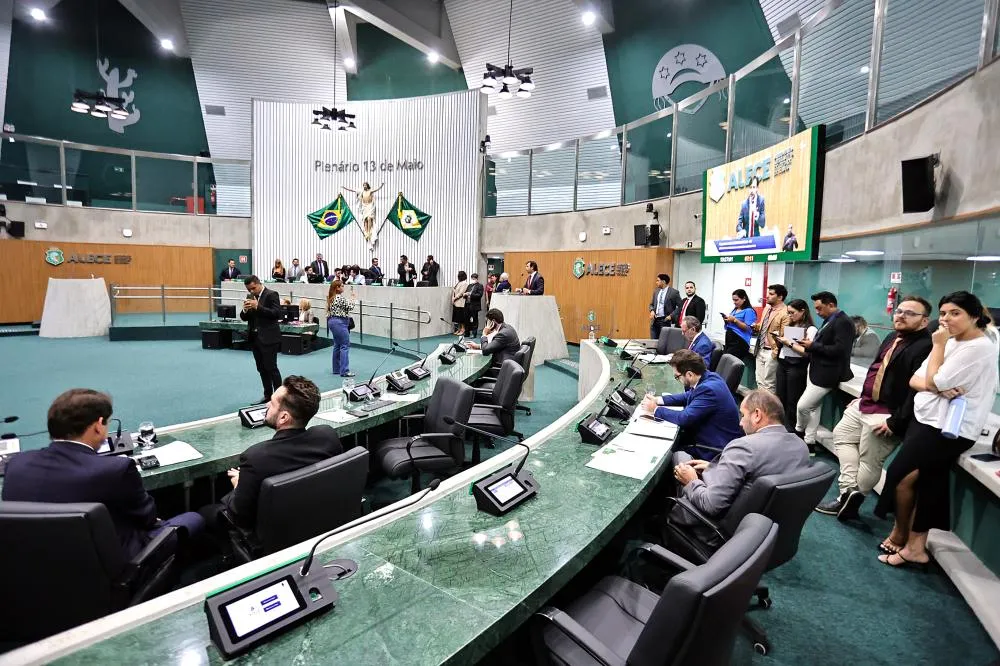 O interesse crescente nos tempos do plenário tem também um componente político: as sessões se tornaram palco frequente dos embates