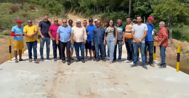 Ceninha Lucena inaugura passagem molhada (Foto: Divulgação)