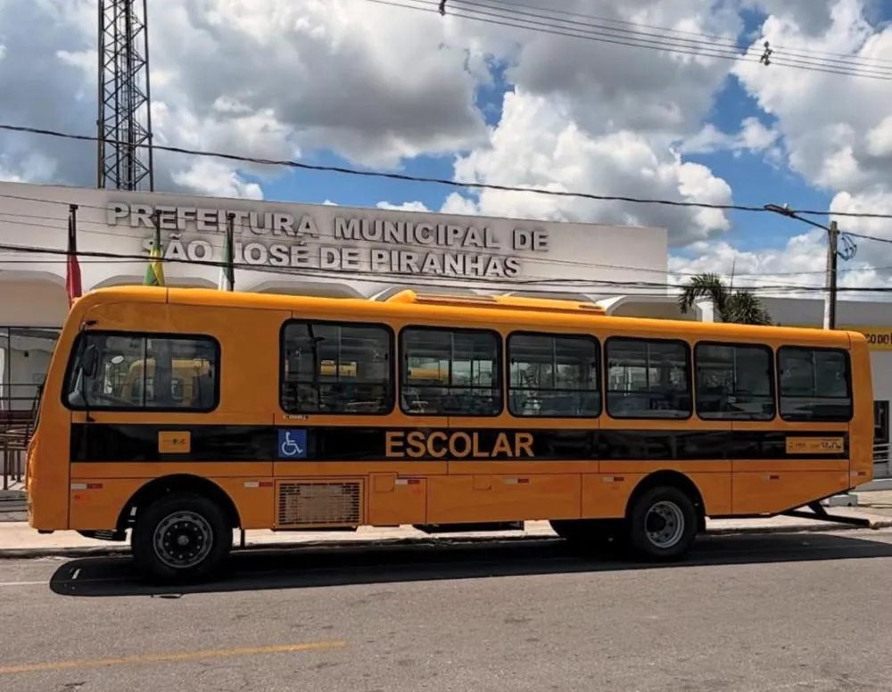 Bal Lins anuncia conquista de mais um ônibus escolar, para os estudantes de São José de Piranhas
