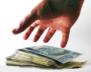 Os gastos são considerados exagerados para os poucos serviços de uma gestão que não apresenta desenvolvimento (Foto: Reprodução)