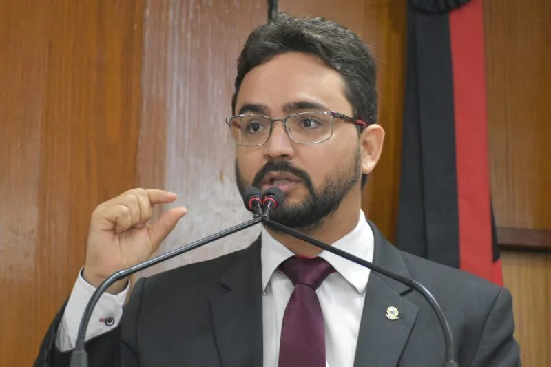 Tibério confirma a realização de mais dois concursos na Paraíba; veja quais serão as áreas