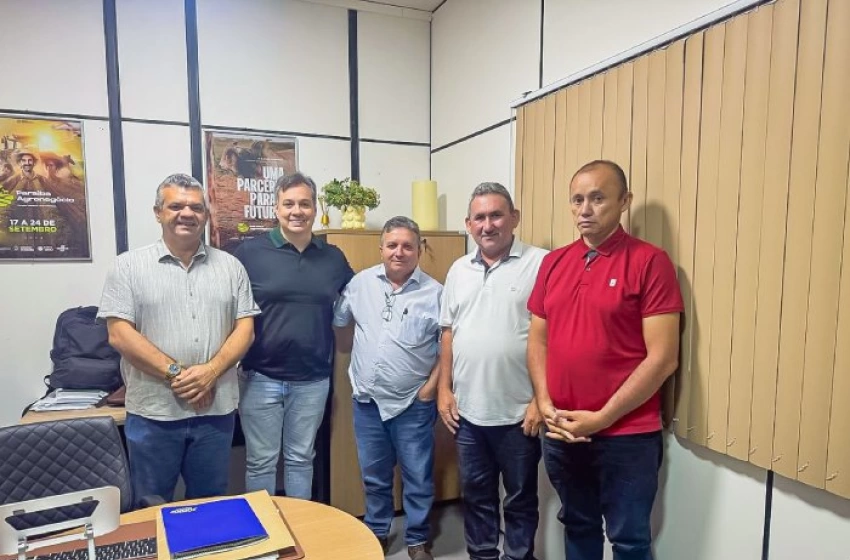  Deputado Júnior Araújo reforça compromisso com o setor agropecuário em encontro com lideranças sertanejas