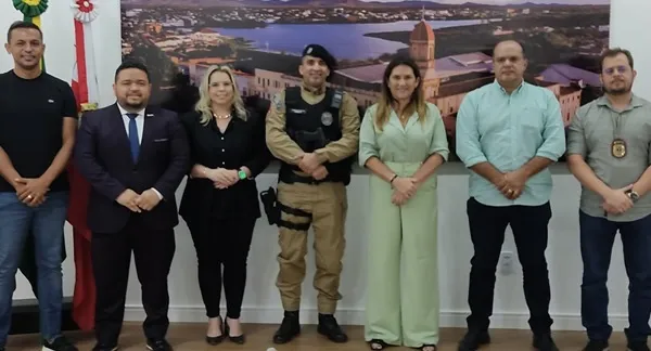 Prefeita Corrinha Delfino se reúne com polícias Militar e Civil (Foto: Divulgação)