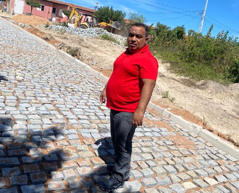 Prefeito Marcos Eron vistoria mais uma conquista em andamento na cidade de Monte Horebe